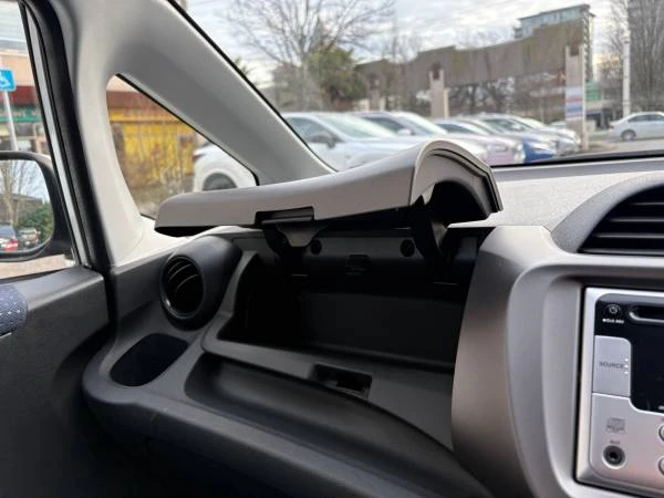 2010 Honda Fit - Image 12 of 17