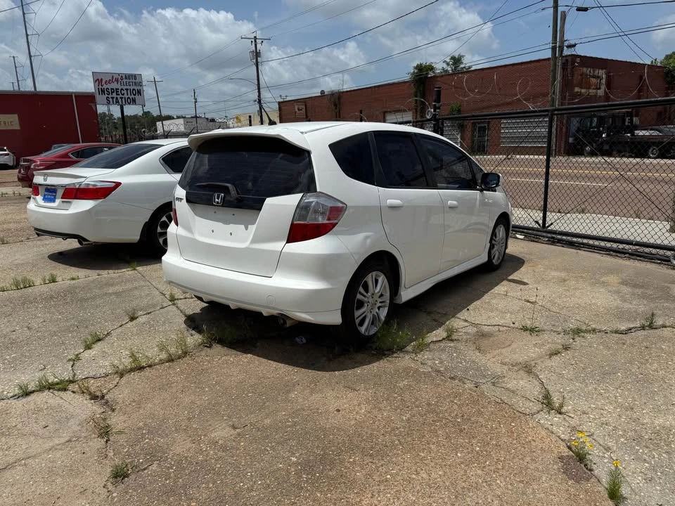 2010 Honda Fit - Image 2 of 7