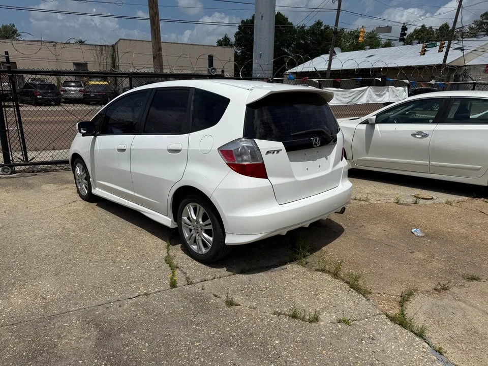 2010 Honda Fit - Image 3 of 7