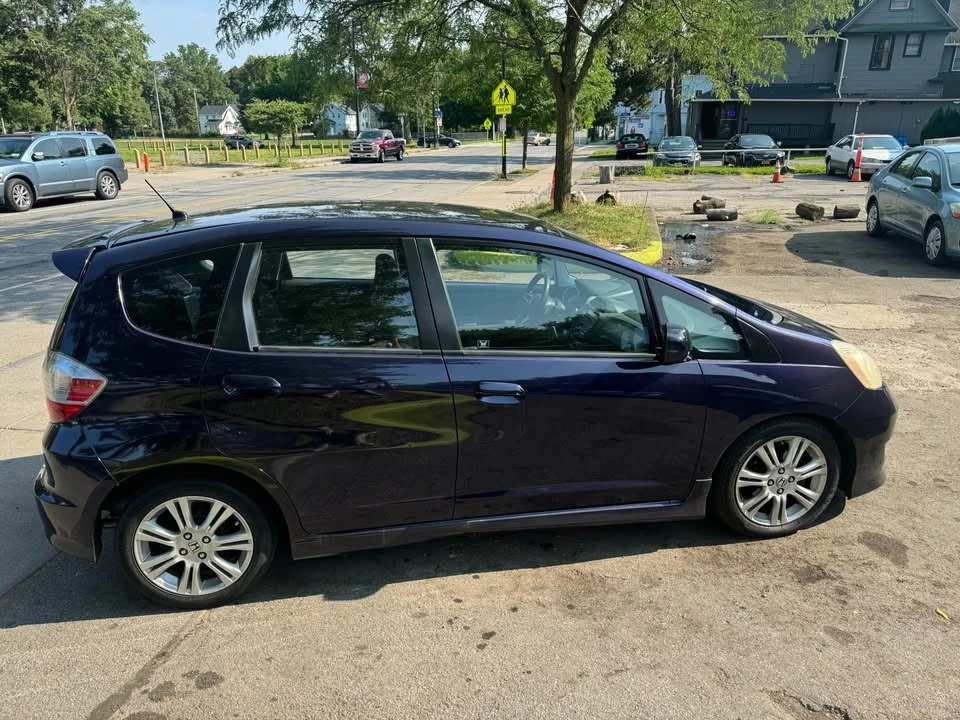 2010 Honda Fit - Image 5 of 13