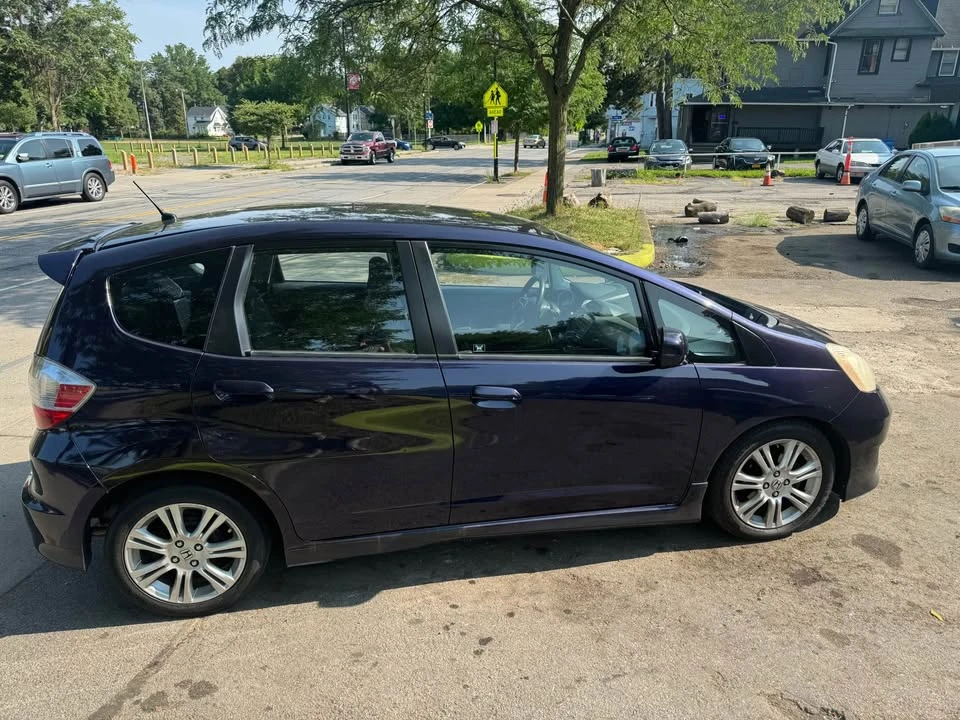 2010 Honda Fit - Image 6 of 13