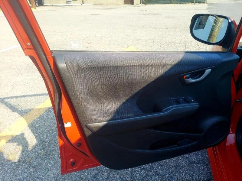 2010 Honda Fit - Image 9 of 12