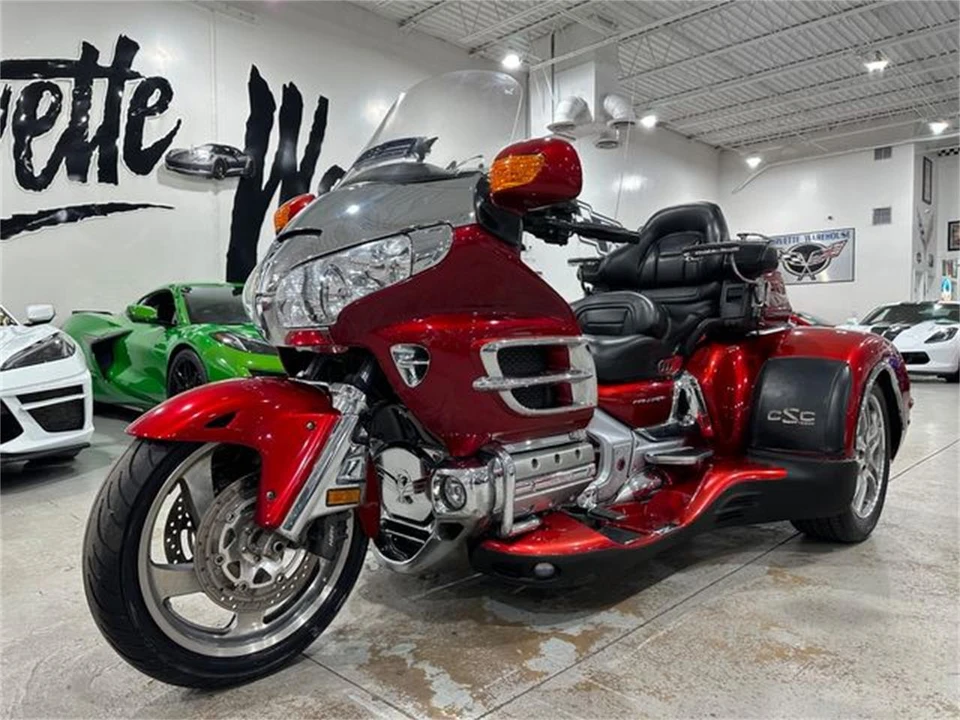 2010 Honda Gold Wing - Image 12 of 24