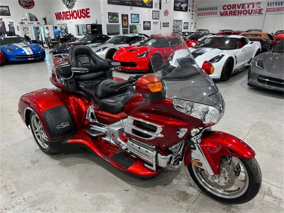 2010 Honda Gold Wing - Image 18 of 24