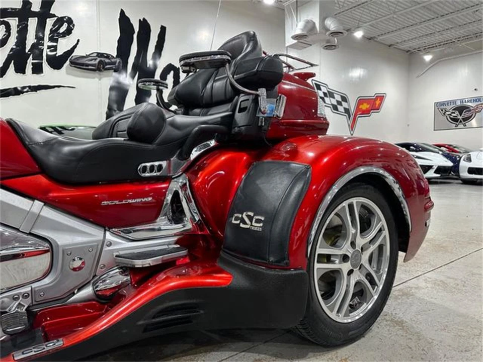 2010 Honda Gold Wing - Image 9 of 24