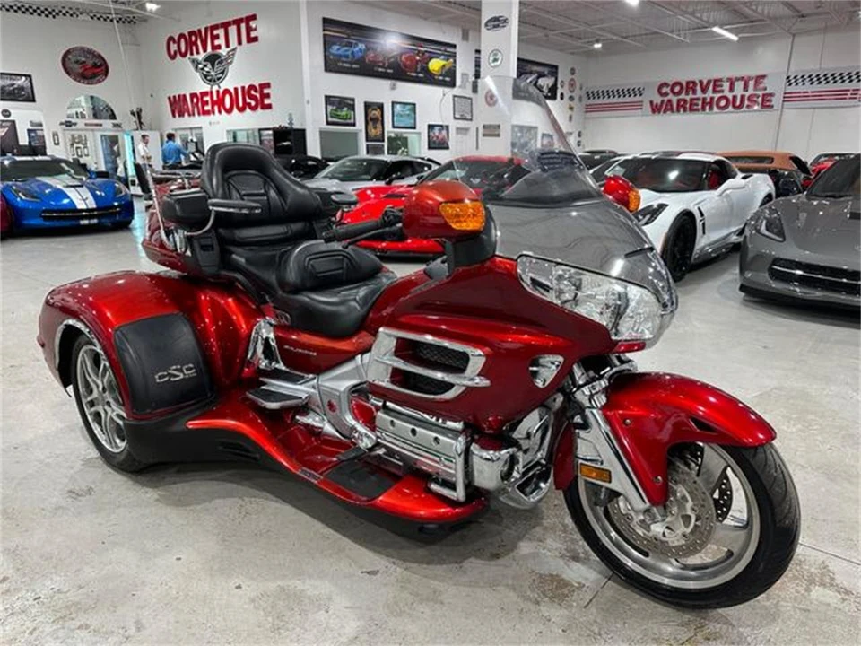 2010 Honda Gold Wing - Image 14 of 24