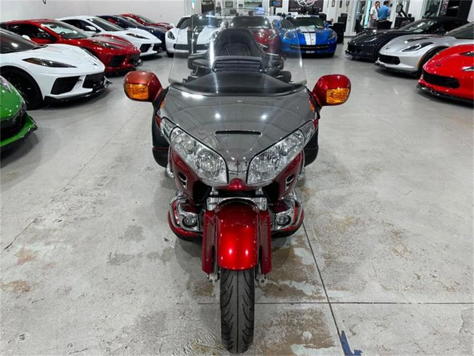 2010 Honda Gold Wing - Image 19 of 24