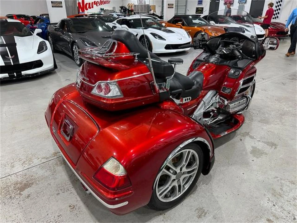 2010 Honda Gold Wing - Image 5 of 24