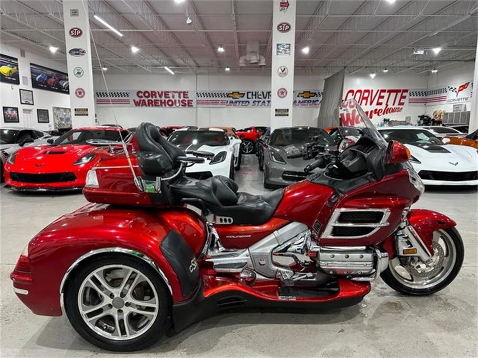 2010 Honda Gold Wing - Image 17 of 24