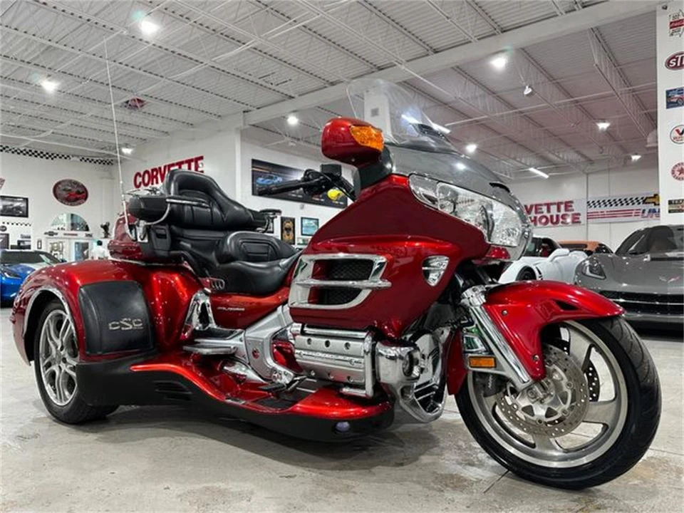2010 Honda Gold Wing - Image 21 of 24