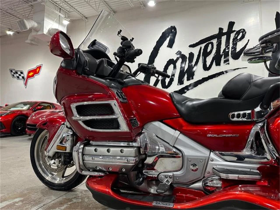 2010 Honda Gold Wing - Image 22 of 24
