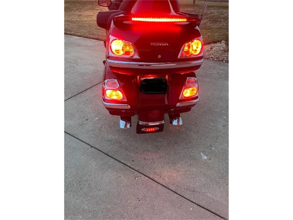 2010 Honda Gold Wing - Image 2 of 13