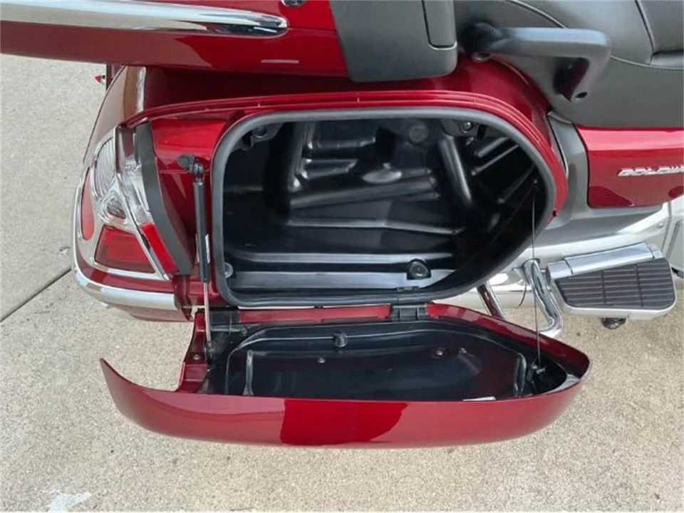 2010 Honda Gold Wing - Image 7 of 13