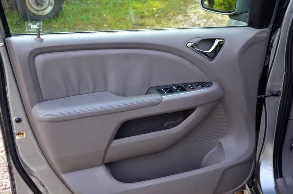 2010 Honda Odyssey - Image 10 of 20