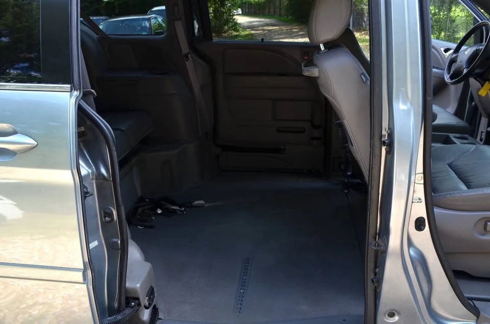 2010 Honda Odyssey - Image 16 of 20