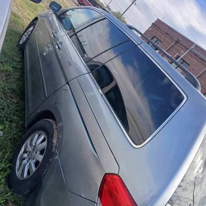 2010 Honda Odyssey - Image 2 of 3
