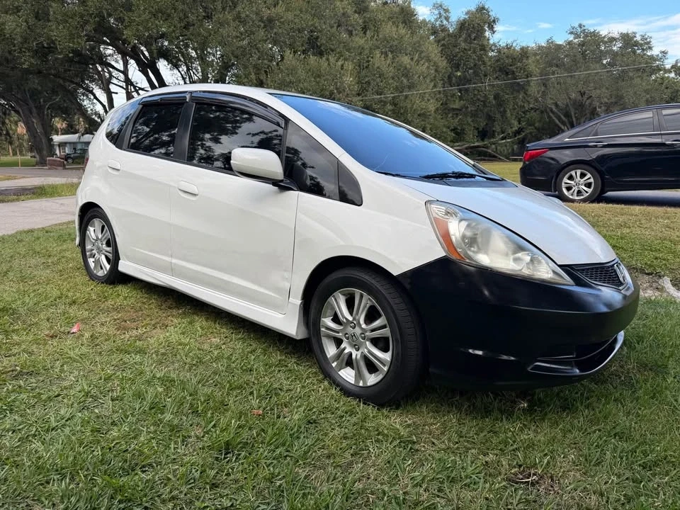 2010 Honda Fit - Image 2 of 5