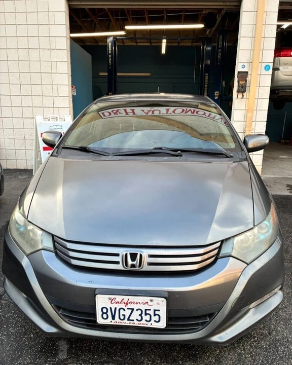 2010 Honda Insight 2nd Gen - Image 2 of 13