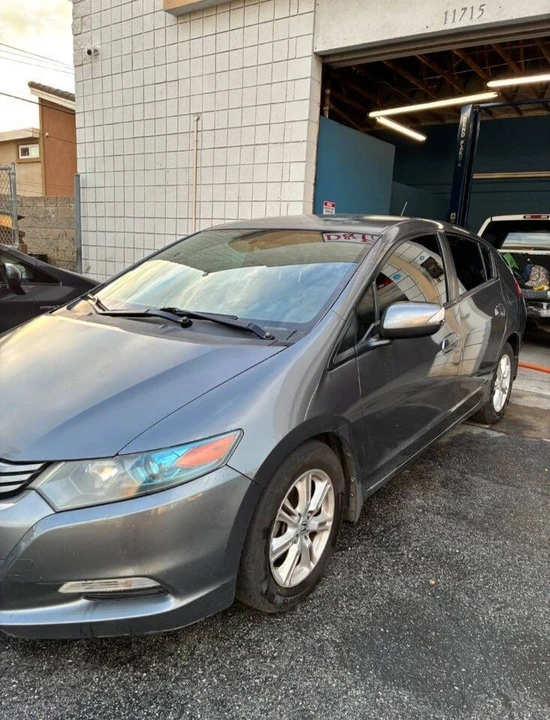 2010 Honda Insight 2nd Gen - Image 3 of 13