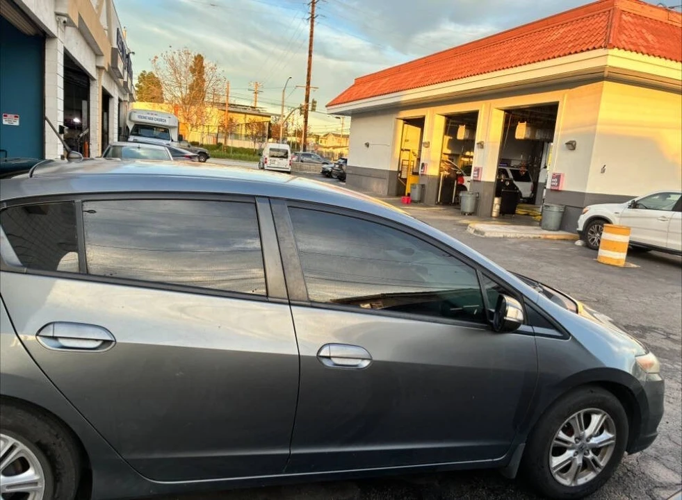 2010 Honda Insight 2nd Gen - Image 7 of 13