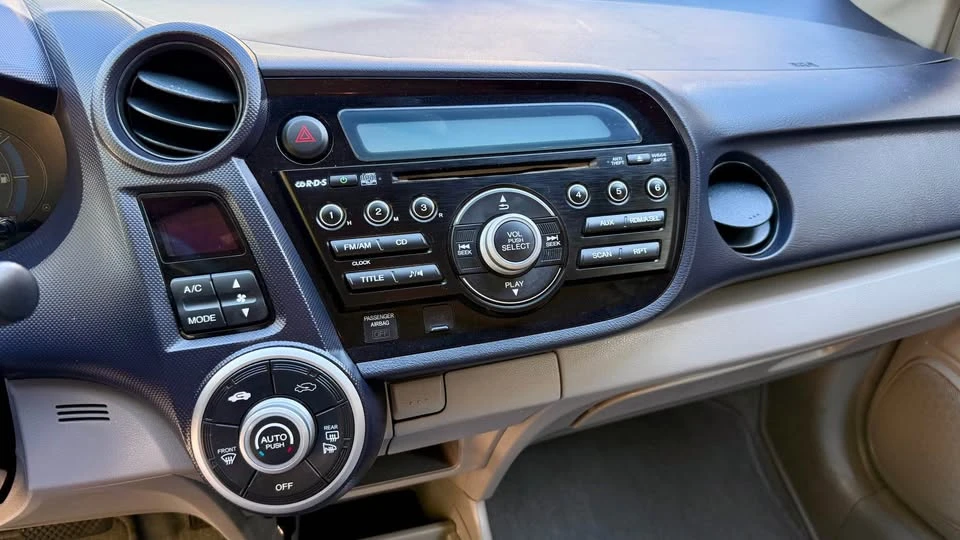 2010 Honda Insight 2nd Gen - Image 3 of 10