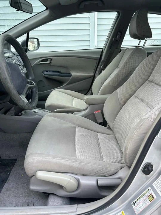 2010 Honda Insight 2nd Gen - Image 5 of 10