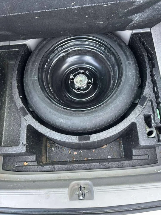 2010 Honda Insight 2nd Gen - Image 8 of 10