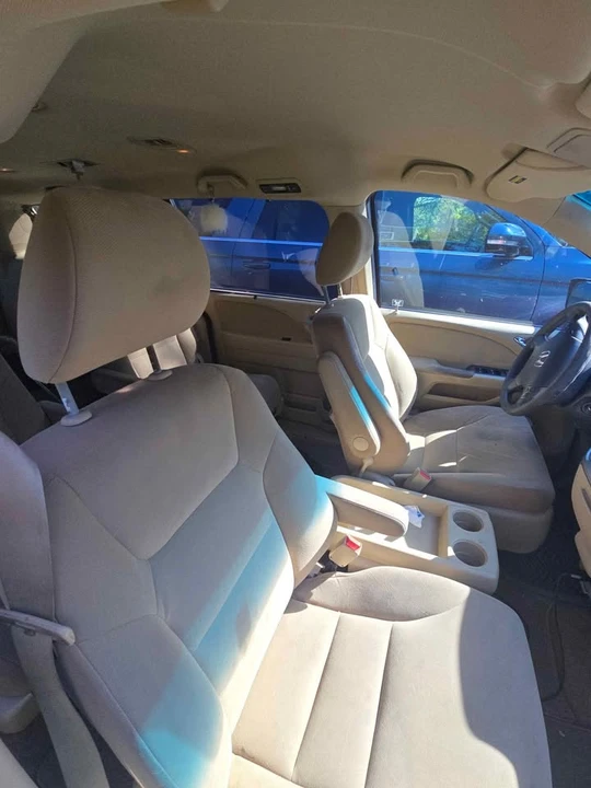 2010 Honda Odyssey - Image 6 of 7