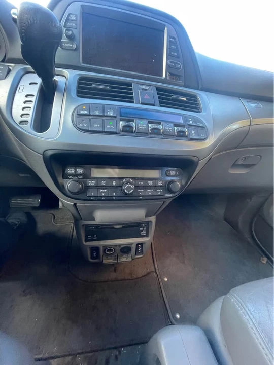 2010 Honda Odyssey - Image 14 of 16