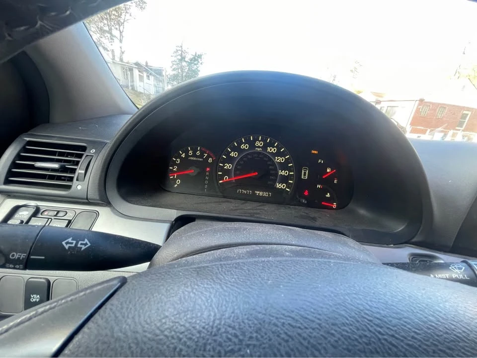 2010 Honda Odyssey - Image 11 of 16