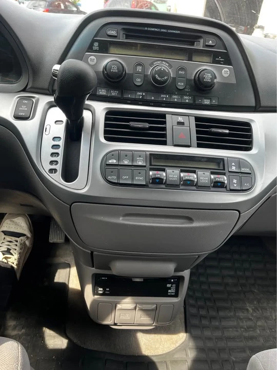 2010 Honda Odyssey - Image 6 of 18