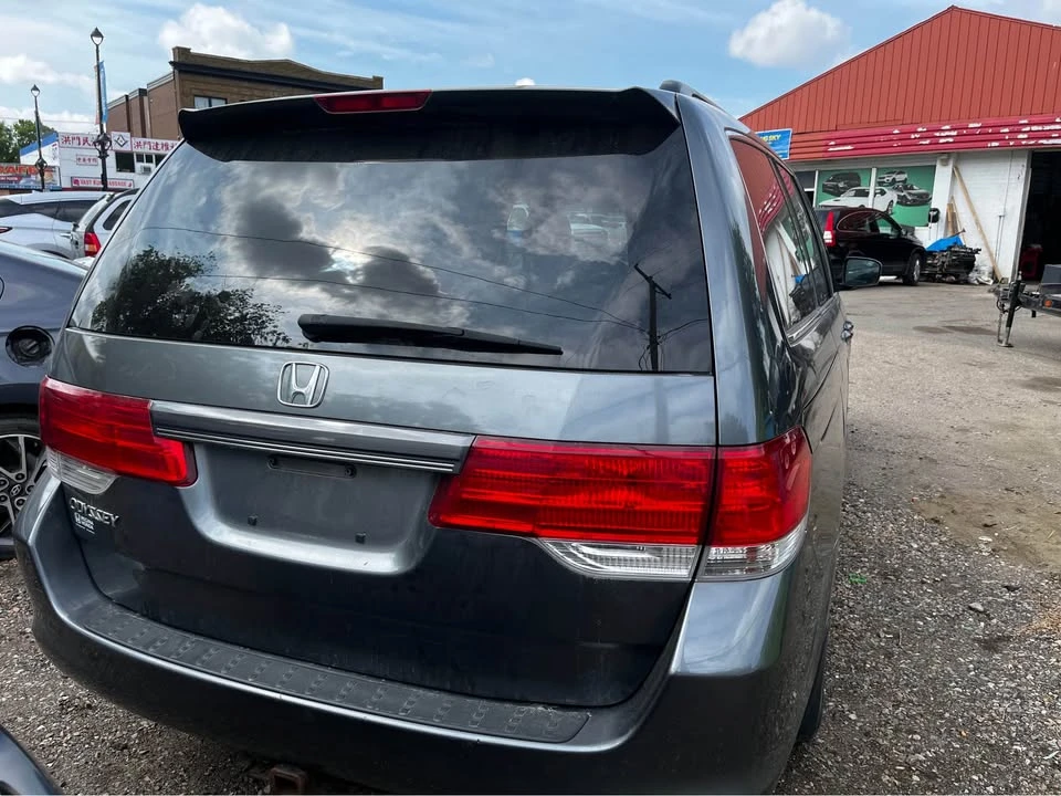 2010 Honda Odyssey - Image 15 of 18