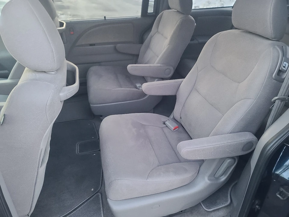 2010 Honda Odyssey - Image 11 of 21