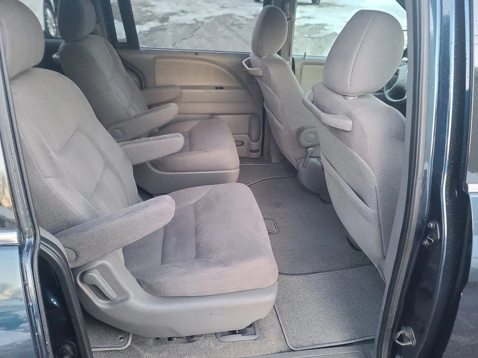 2010 Honda Odyssey - Image 16 of 21