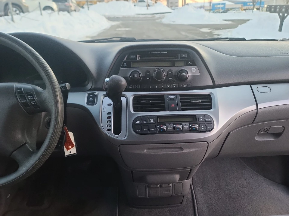 2010 Honda Odyssey - Image 19 of 21