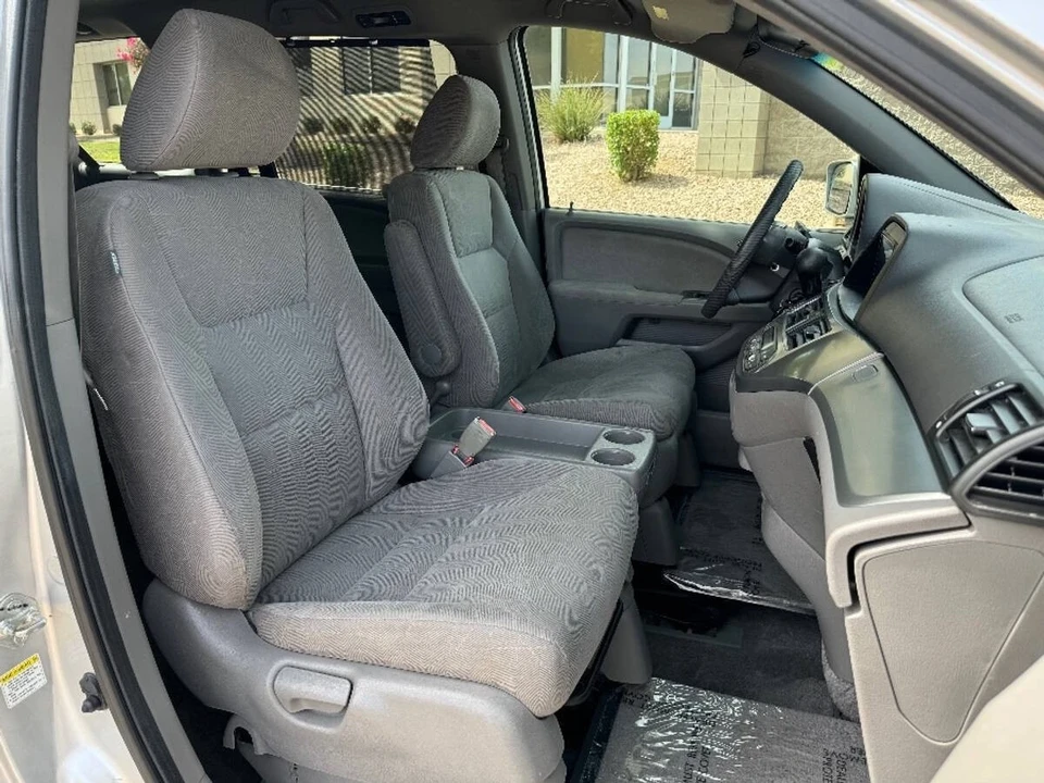 2010 Honda Odyssey - Image 6 of 15