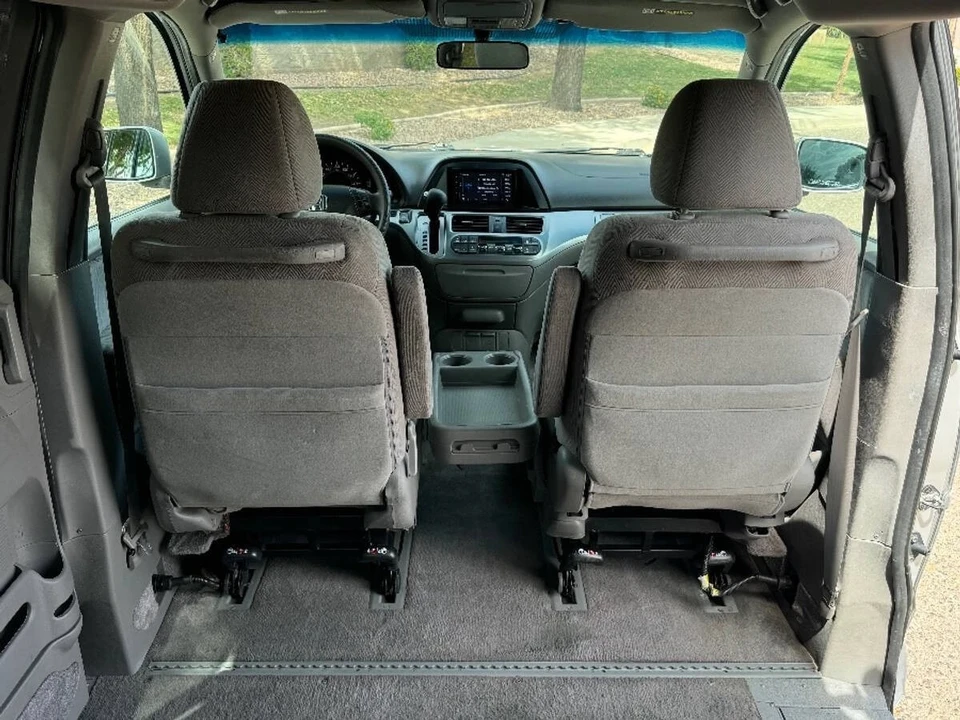 2010 Honda Odyssey - Image 8 of 15
