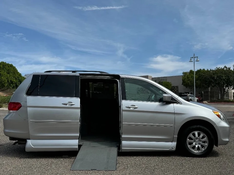 2010 Honda Odyssey - Image 3 of 15