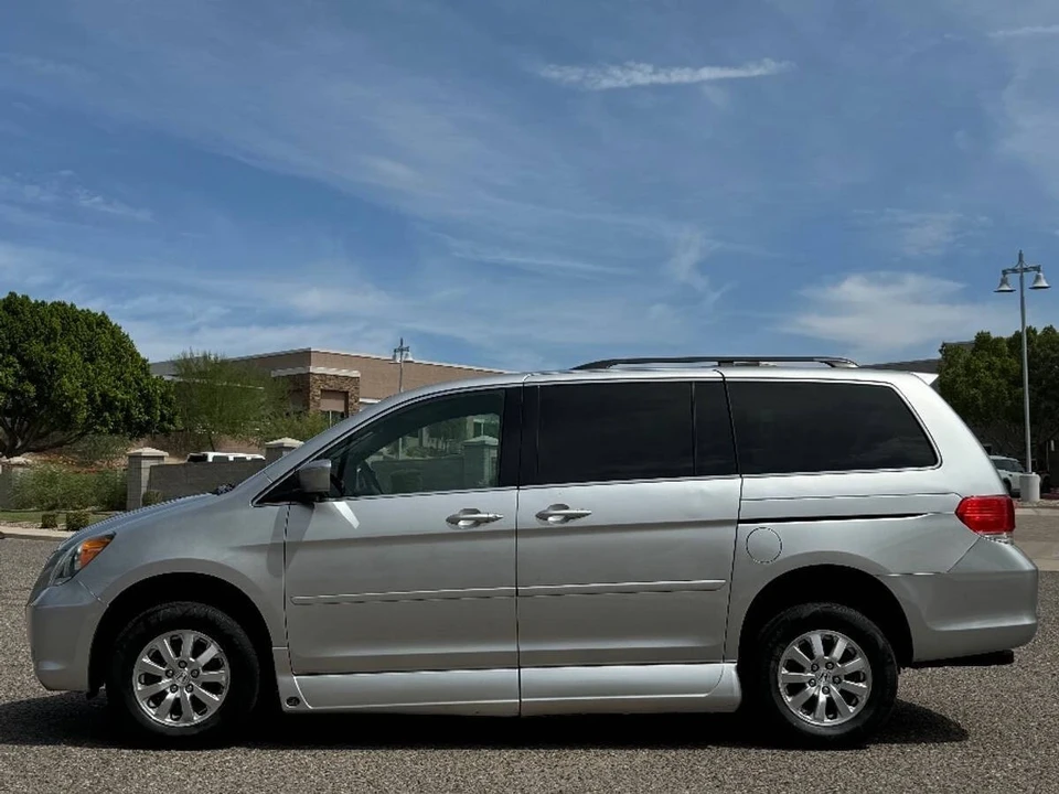 2010 Honda Odyssey - Image 11 of 15