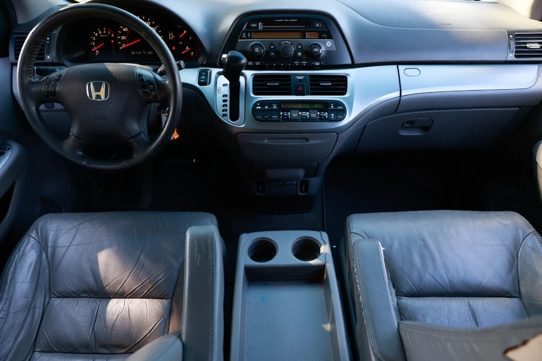 2010 Honda Odyssey - Image 2 of 12