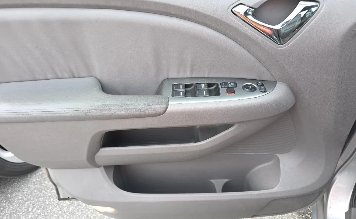 2010 Honda Odyssey - Image 2 of 3