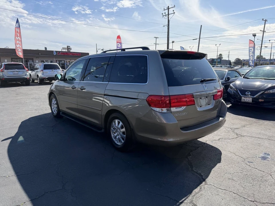 2010 Honda Odyssey - Image 4 of 17