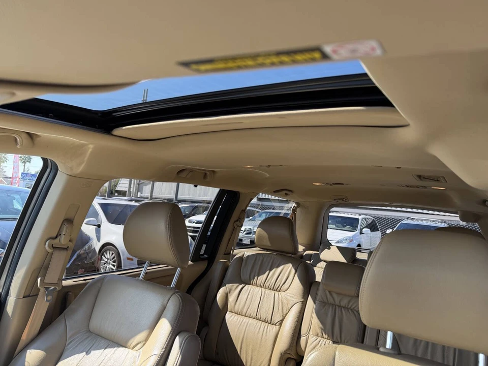 2010 Honda Odyssey - Image 11 of 17