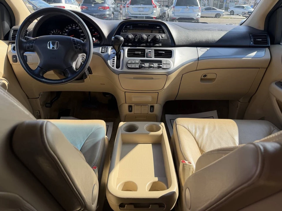 2010 Honda Odyssey - Image 10 of 17