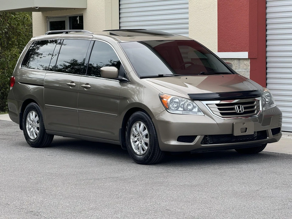 2010 Honda Odyssey - Image 19 of 31