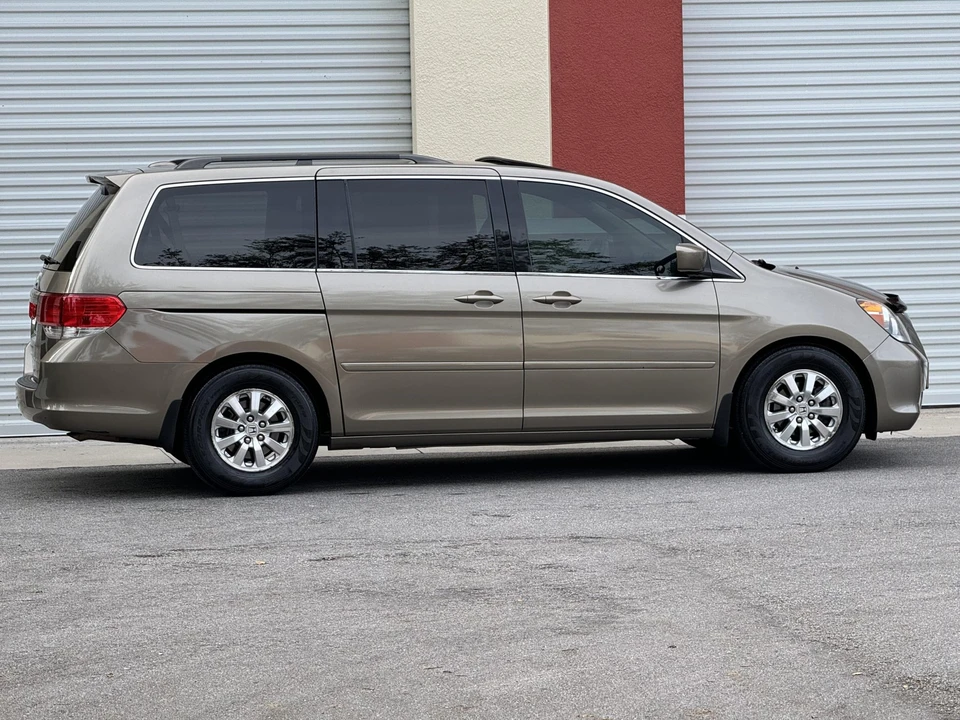 2010 Honda Odyssey - Image 17 of 31