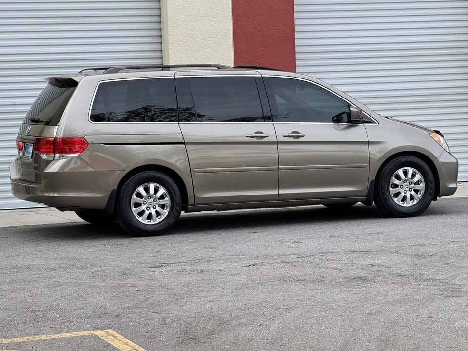 2010 Honda Odyssey - Image 16 of 31