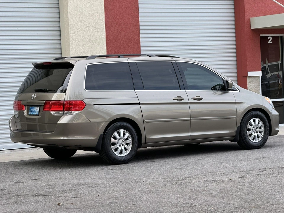 2010 Honda Odyssey - Image 15 of 31