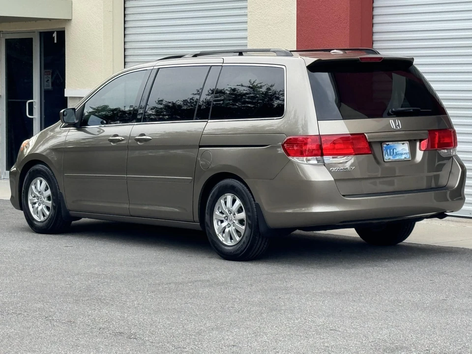 2010 Honda Odyssey - Image 9 of 31