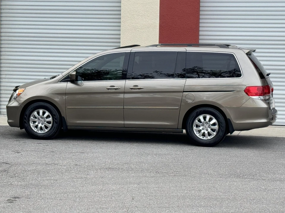 2010 Honda Odyssey - Image 8 of 31